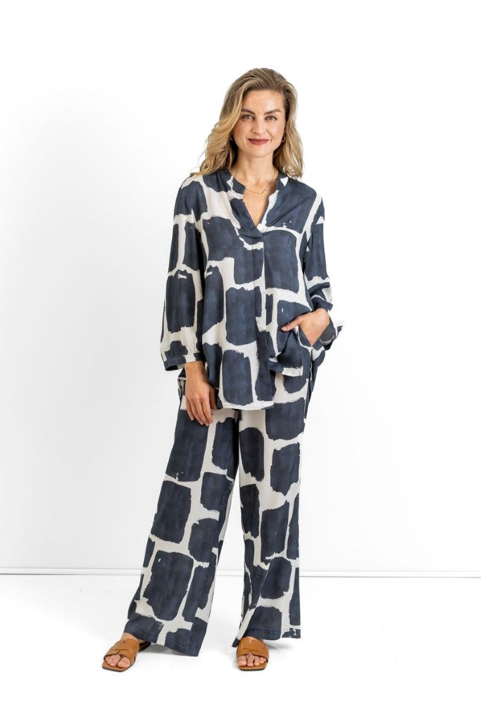 Kim Wide Leg Pant in Ink Impressions