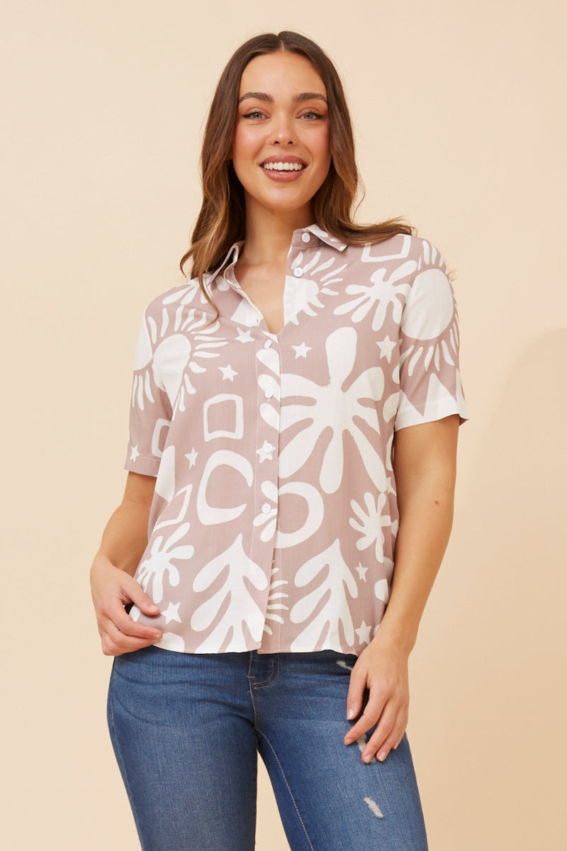 Printed Short Sleeve Shirt in Latte