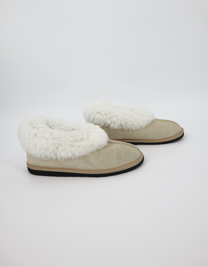 Cosy Sheepskin Wool Slipper in Sand with White Collar