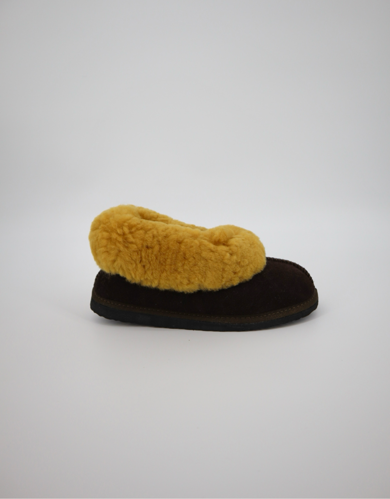 Cosy Sheepskin Wool Slipper in Chocolate with Gold Collar
