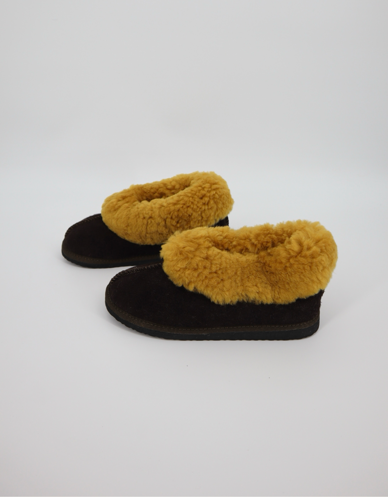 Cosy Sheepskin Wool Slipper in Chocolate with Gold Collar