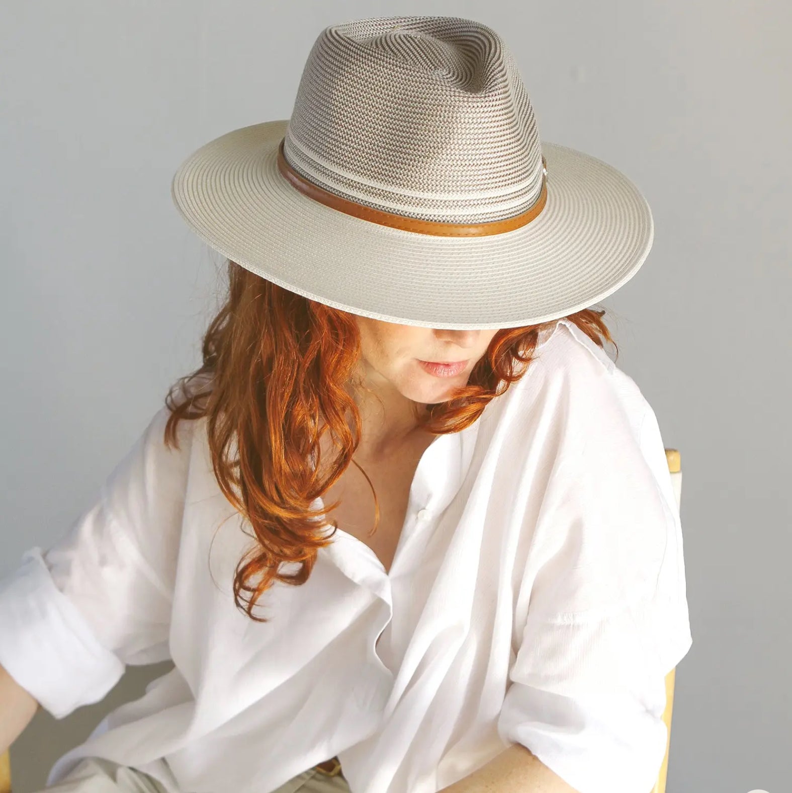 Bella Hat in Stone / Ivory