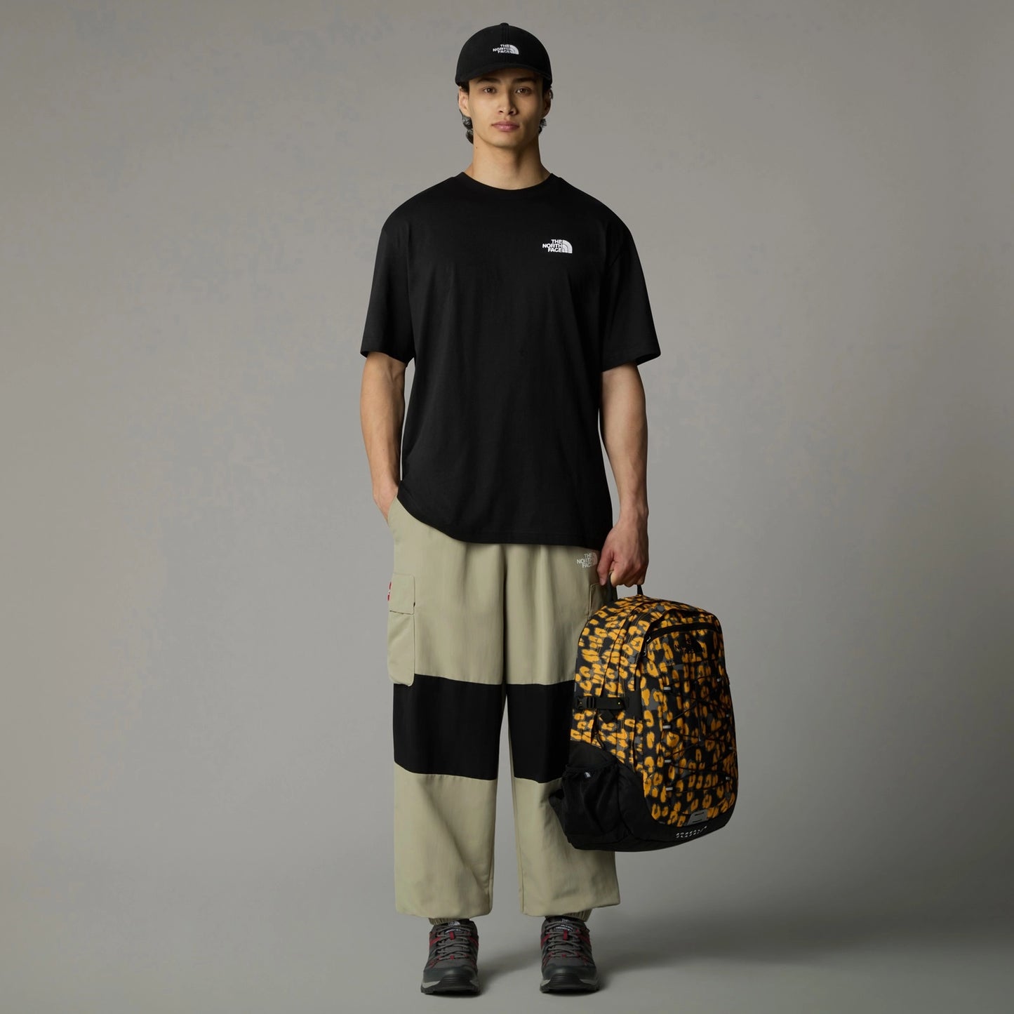 Essential Oversize Tee in TNF Black