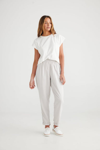 Miles Away Pant in Oyster