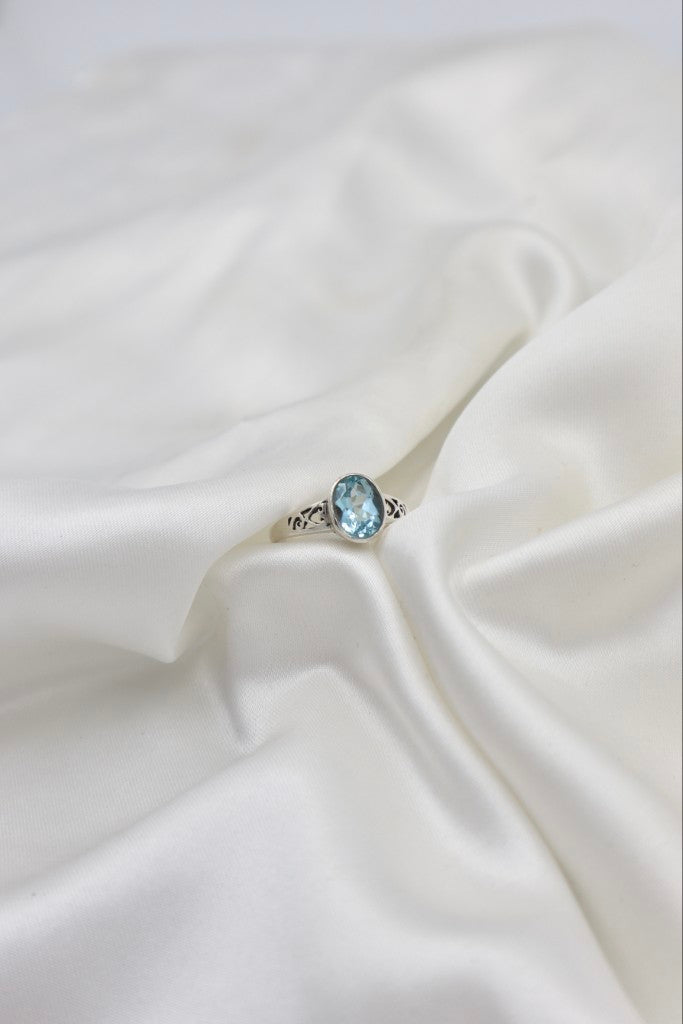 Sterling Silver Band Detail Blue Topaz Ring