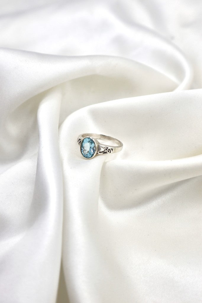 Sterling Silver Band Detail Blue Topaz Ring