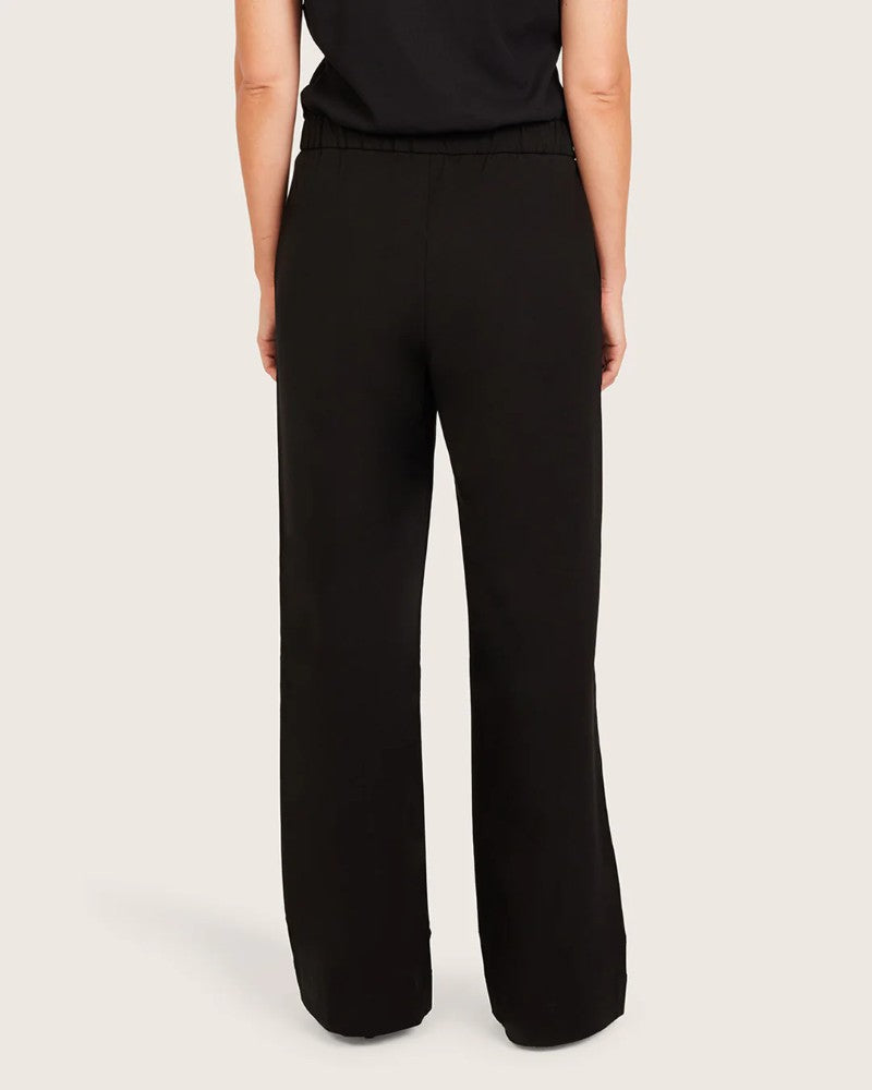 Forme Relaxed Leg Pants in Black