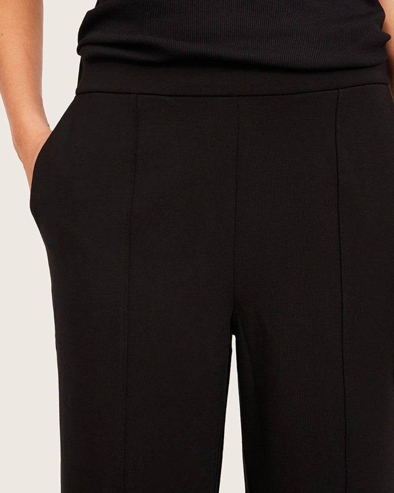 Forme Relaxed Leg Pants in Black