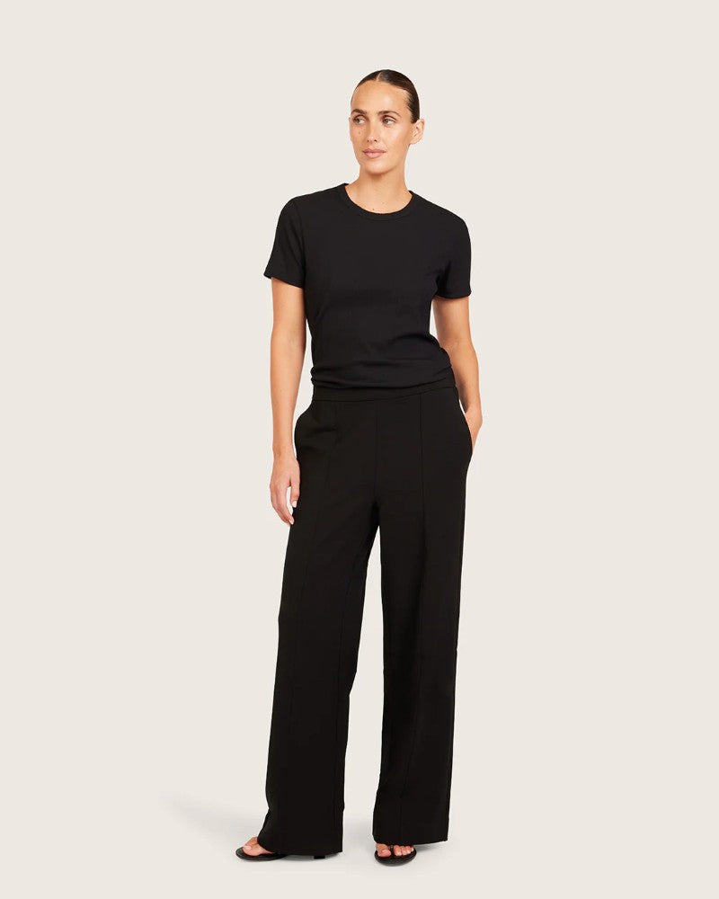 Forme Relaxed Leg Pants in Black