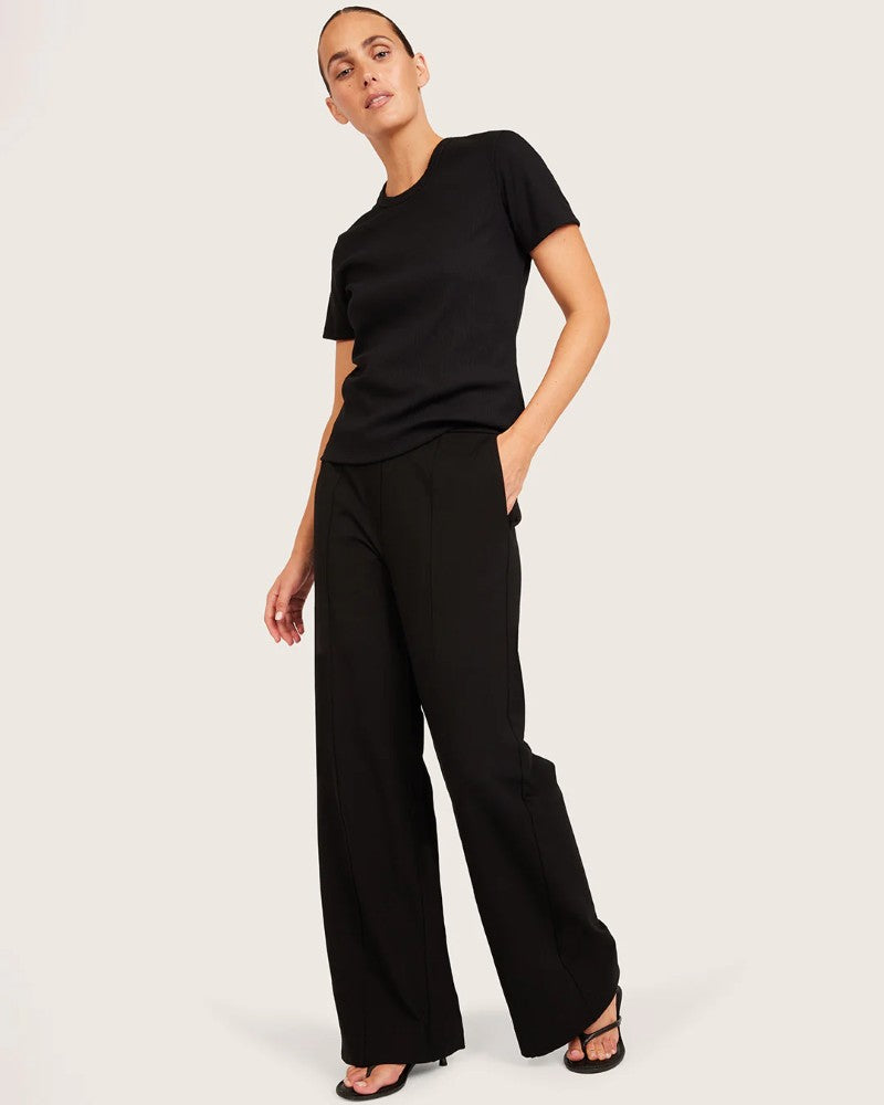 Forme Relaxed Leg Pants in Black