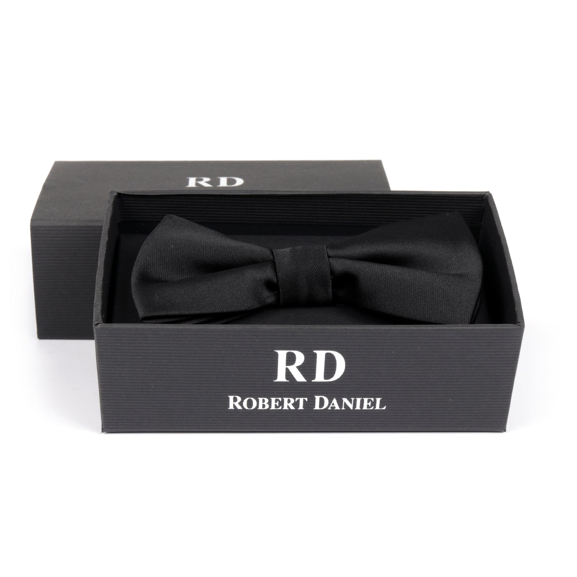 Bow Tie With Matching Pocket Square in Black