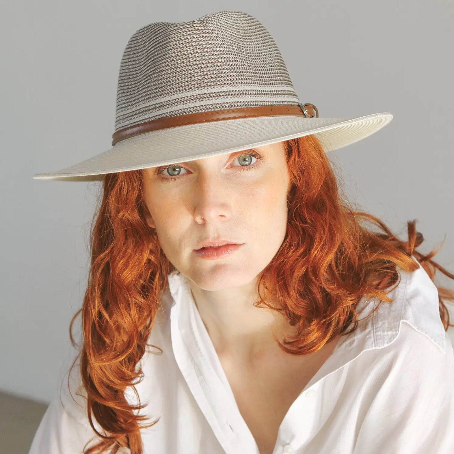 Bella Hat in Stone / Ivory