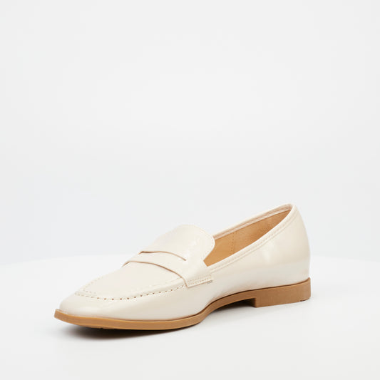 Dasha Loafer in Beige