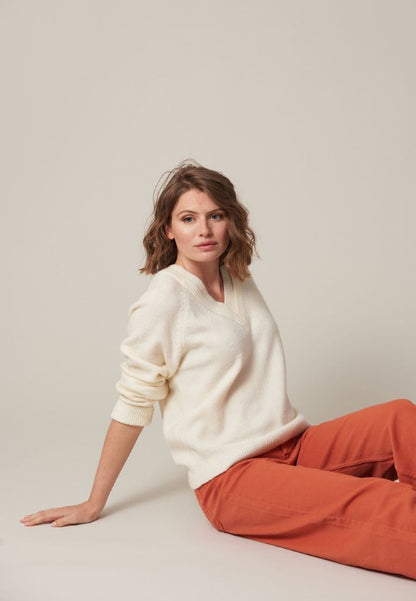 Berilde V Neck Pullover in Off White