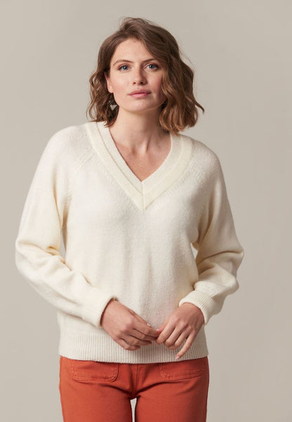 Berilde V Neck Pullover in Off White