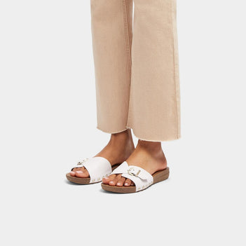IQushion Adjustable Buckle Cork Leather Slide in White