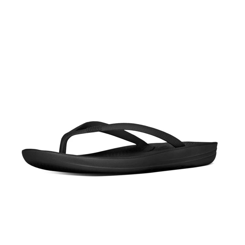 iQushion Ergonomic Flip Flops in Black