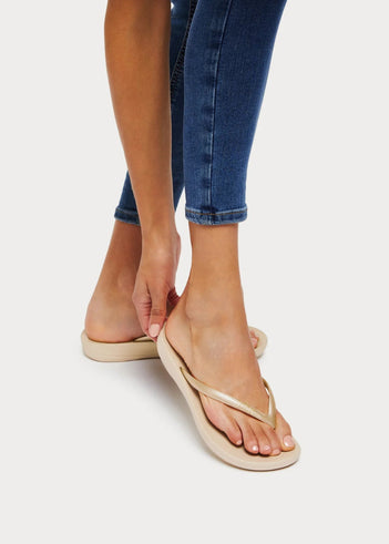 iQushion Ergonomic Flip Flops in Gold