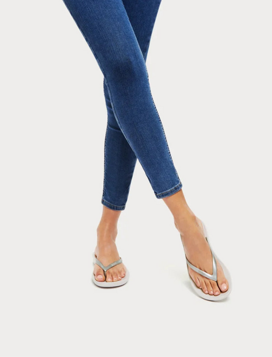 iQushion Ergonomic Flip Flops in Silver