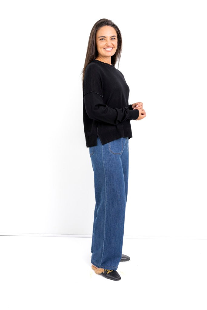 Irvine Contrast Stitching Classic Crew Neck in Black