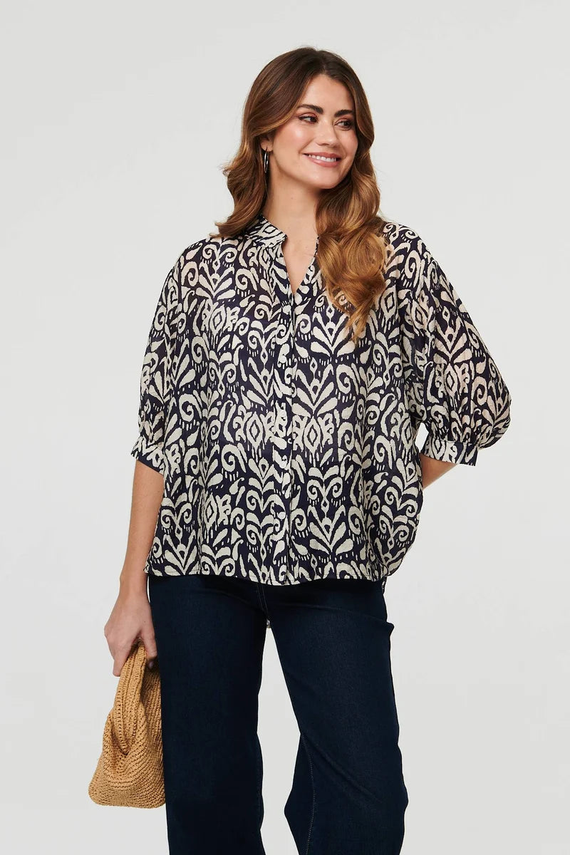 3/4 Curved Hem Blouse in Navy / Stone