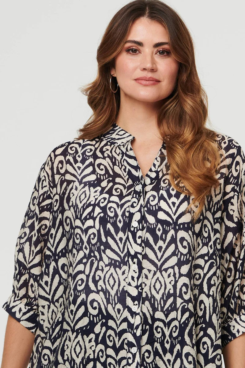 3/4 Curved Hem Blouse in Navy / Stone
