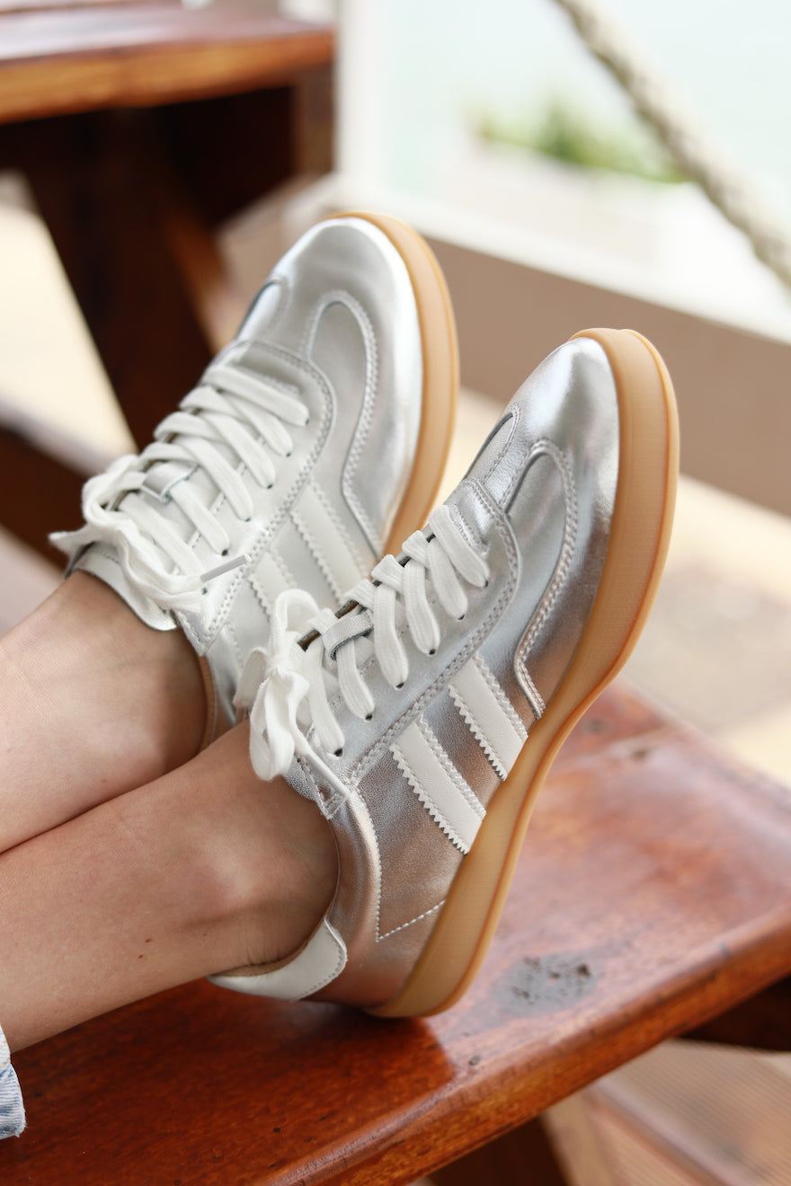 Shiloh Leather Sneaker in Silver / White