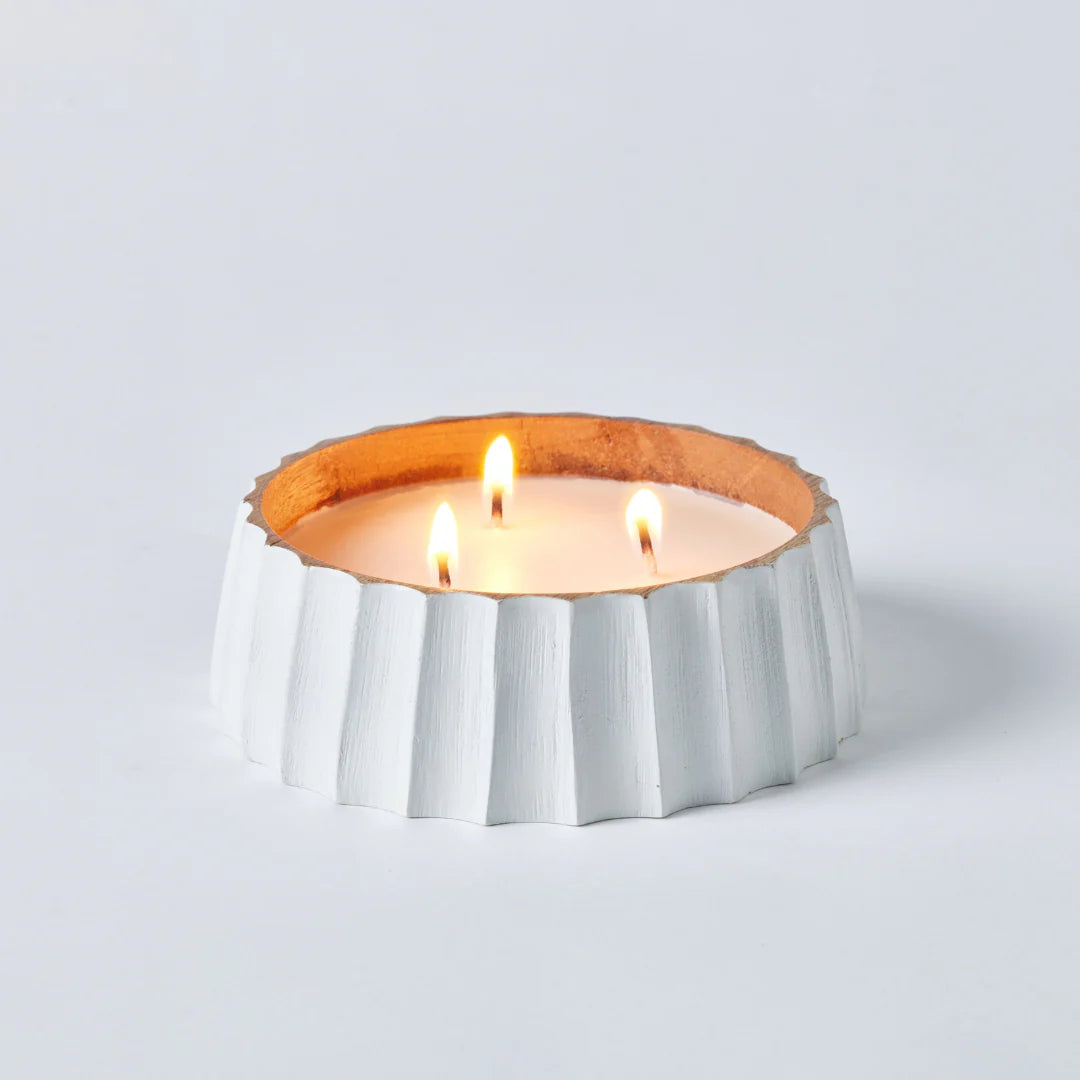 Vanilla Scented Soy Wax Mango Wood Candle in White