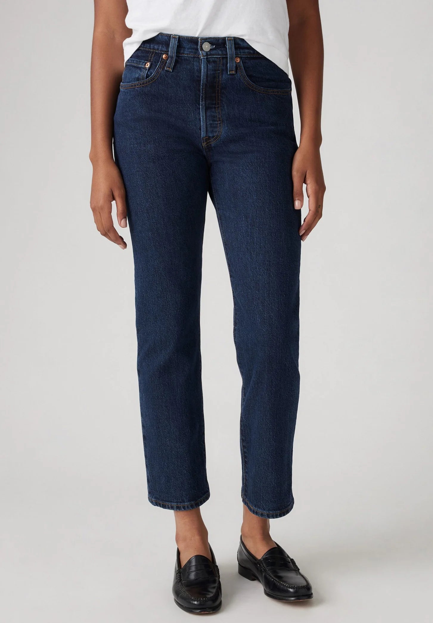 W 501 Crop Jean in Salsa Stonewash
