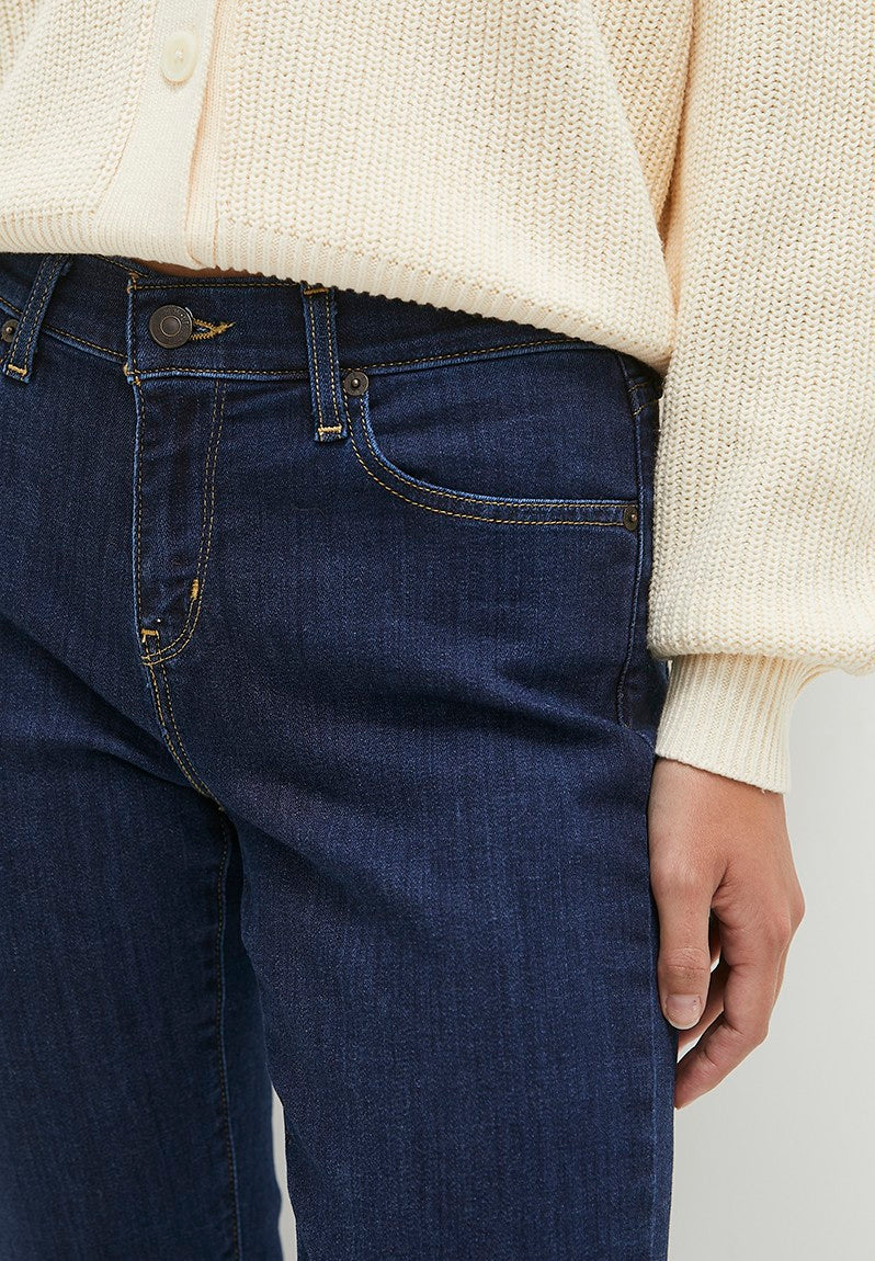 W Curvy Straight Jean in Outside The Screen