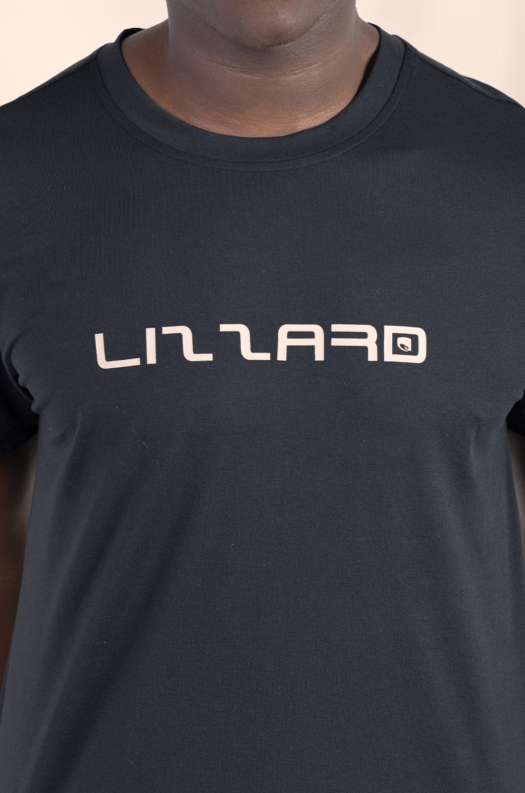 Naes Hybrid Tee in Black