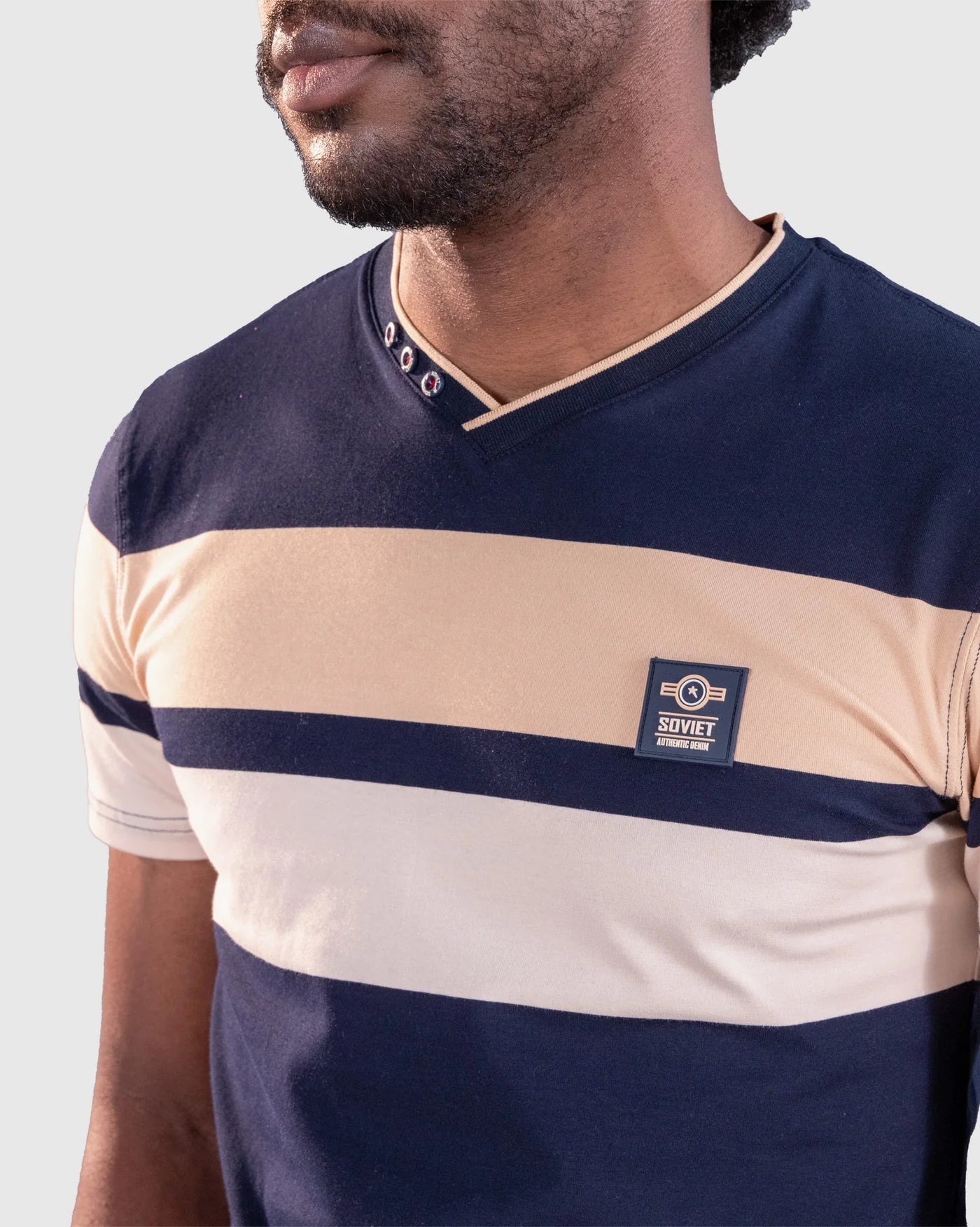 Fynch Tee in Navy