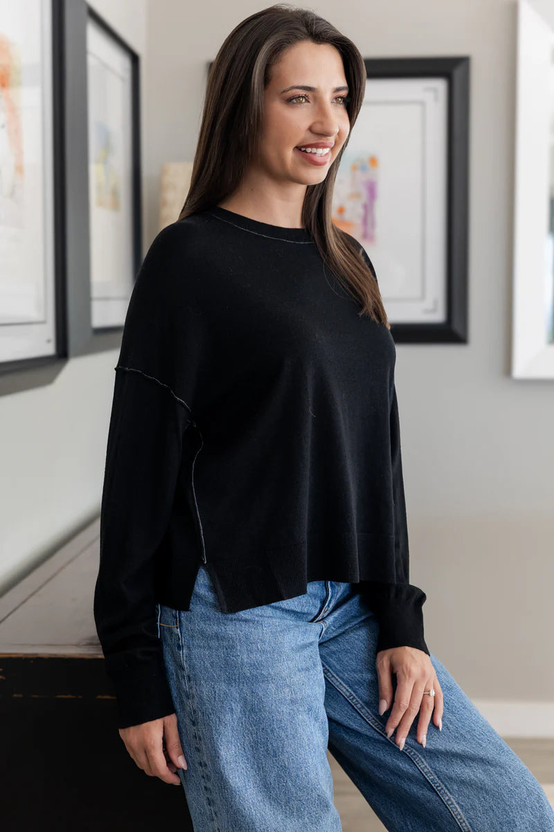 Irvine Contrast Stitching Classic Crew Neck in Black