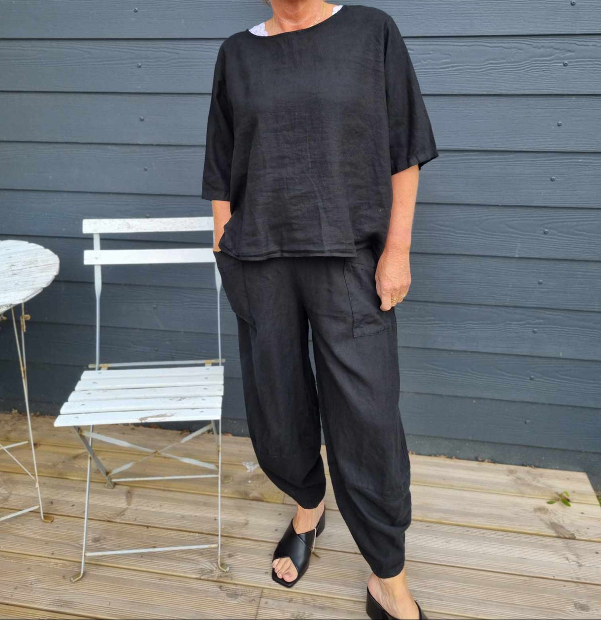 Maud Pant in Black