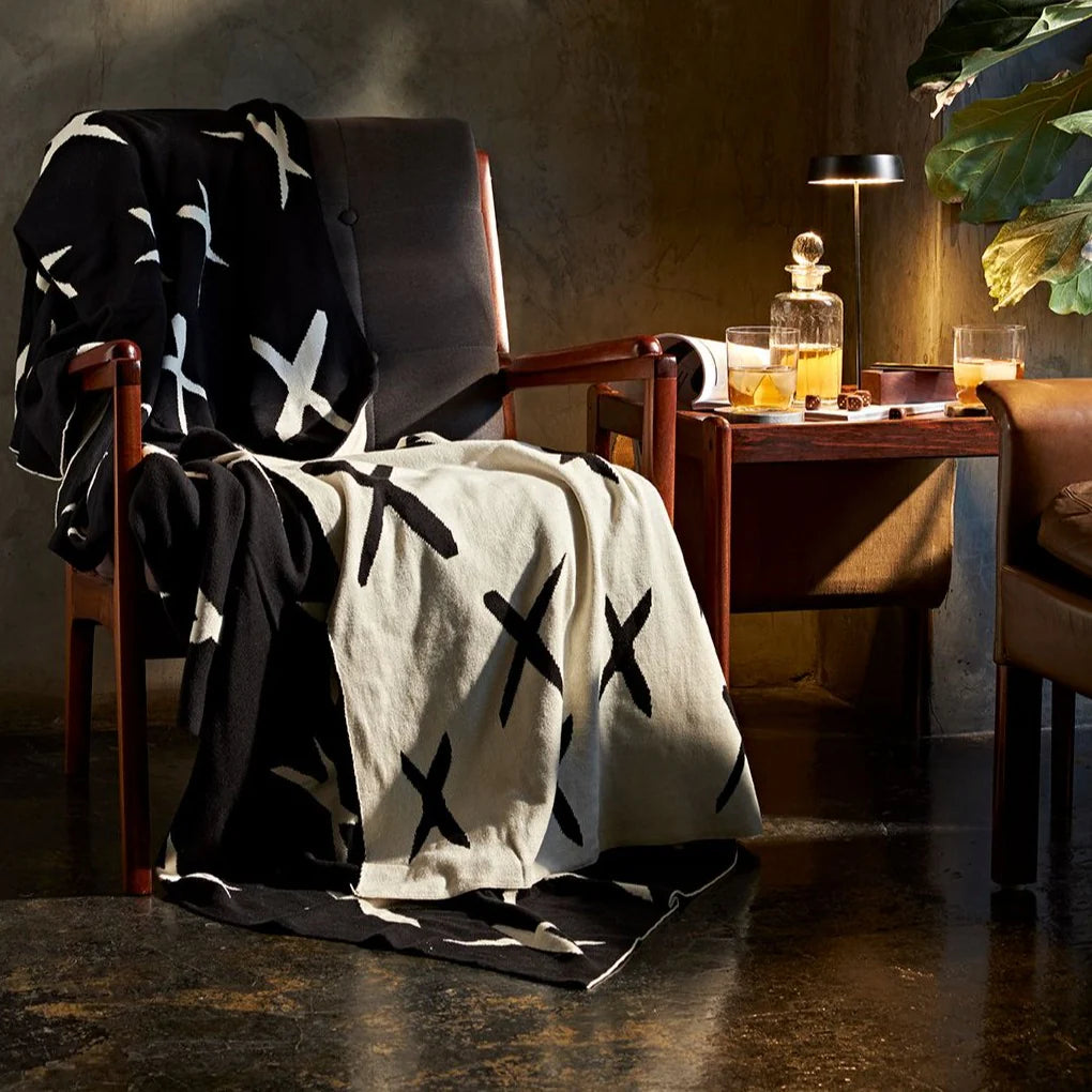 Mono Knit Reversible Cotton Throw in Kisses