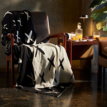 Mono Knit Reversible Cotton Throw in Kisses