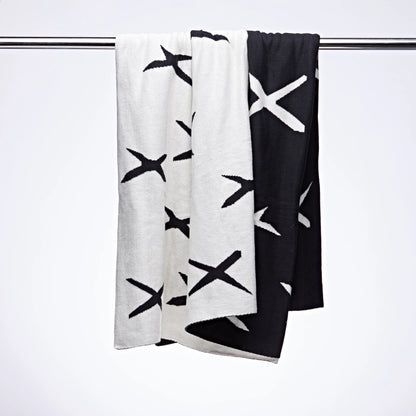 Mono Knit Reversible Cotton Throw in Kisses