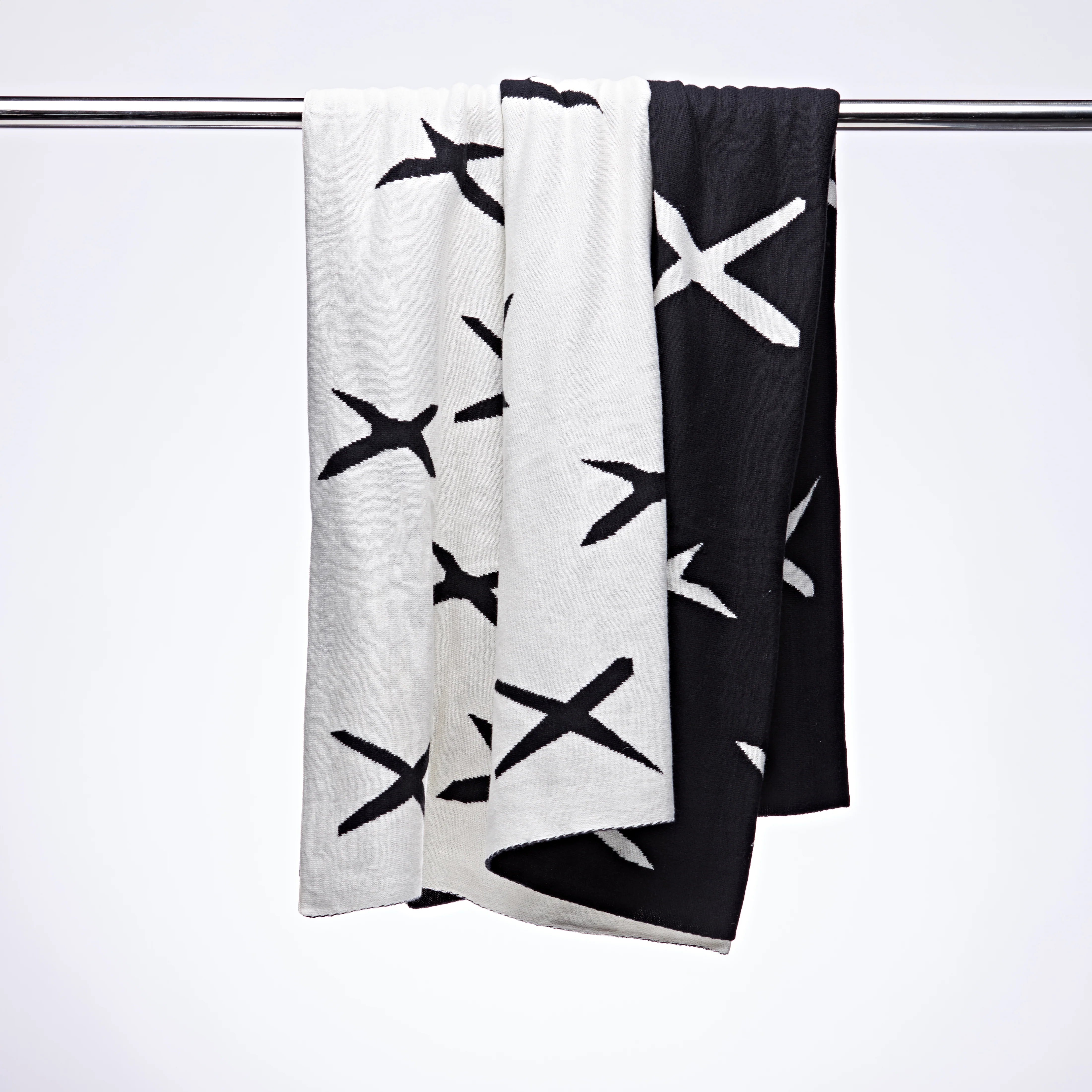 Mono Knit Reversible Cotton Throw in Kisses