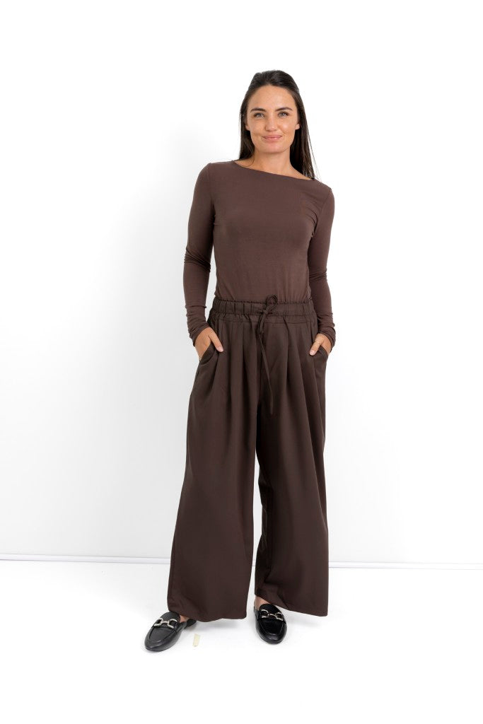 Simi Pleated Drawstring Pants in Chocolate