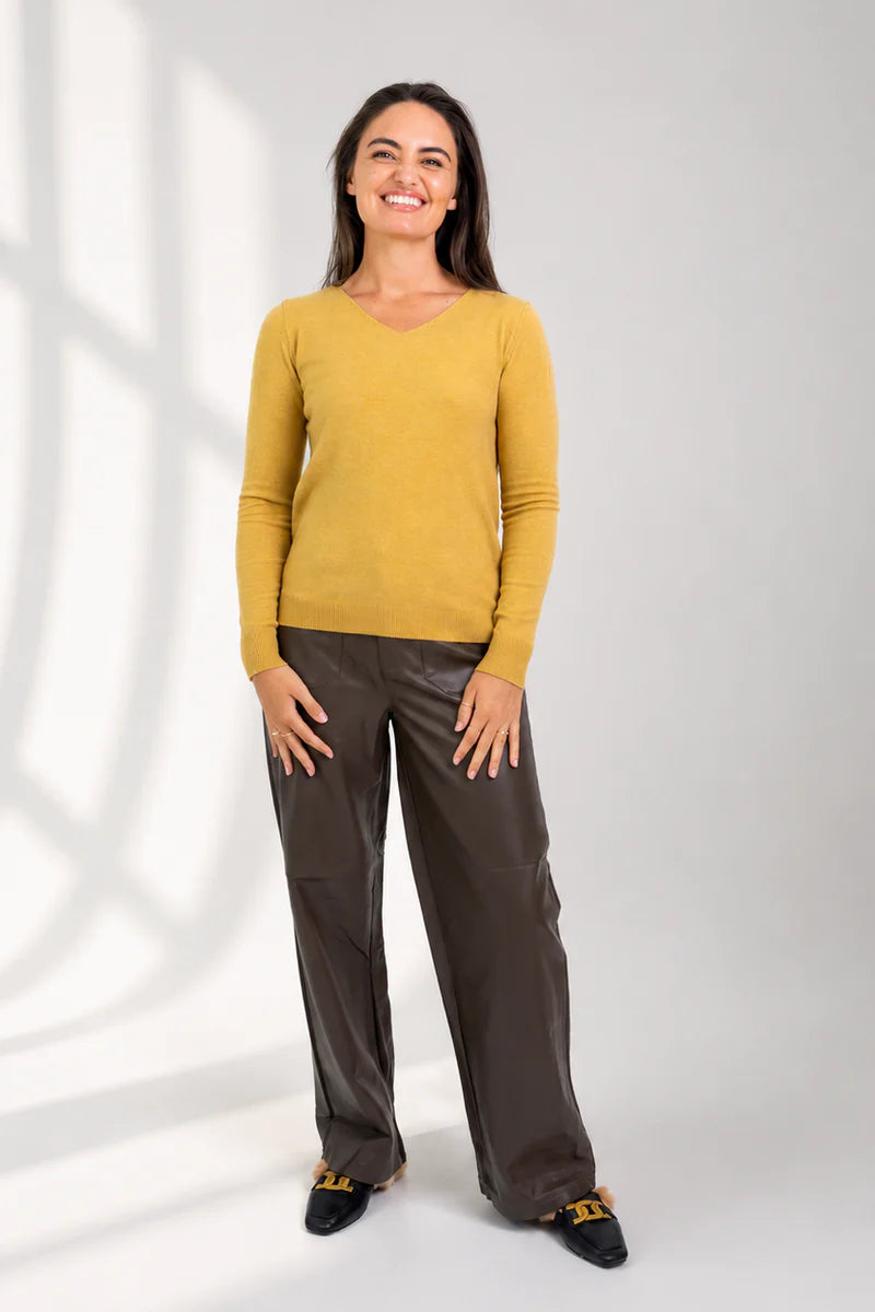 Santa Barbara Classic V-Neck in Butter