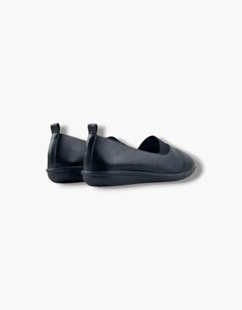 Cara Shoe in Black