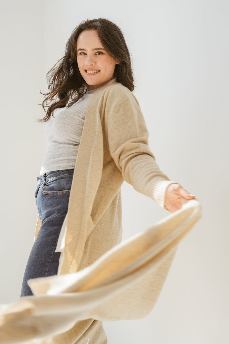Pure Cashmere Oversized Wrap in Toast