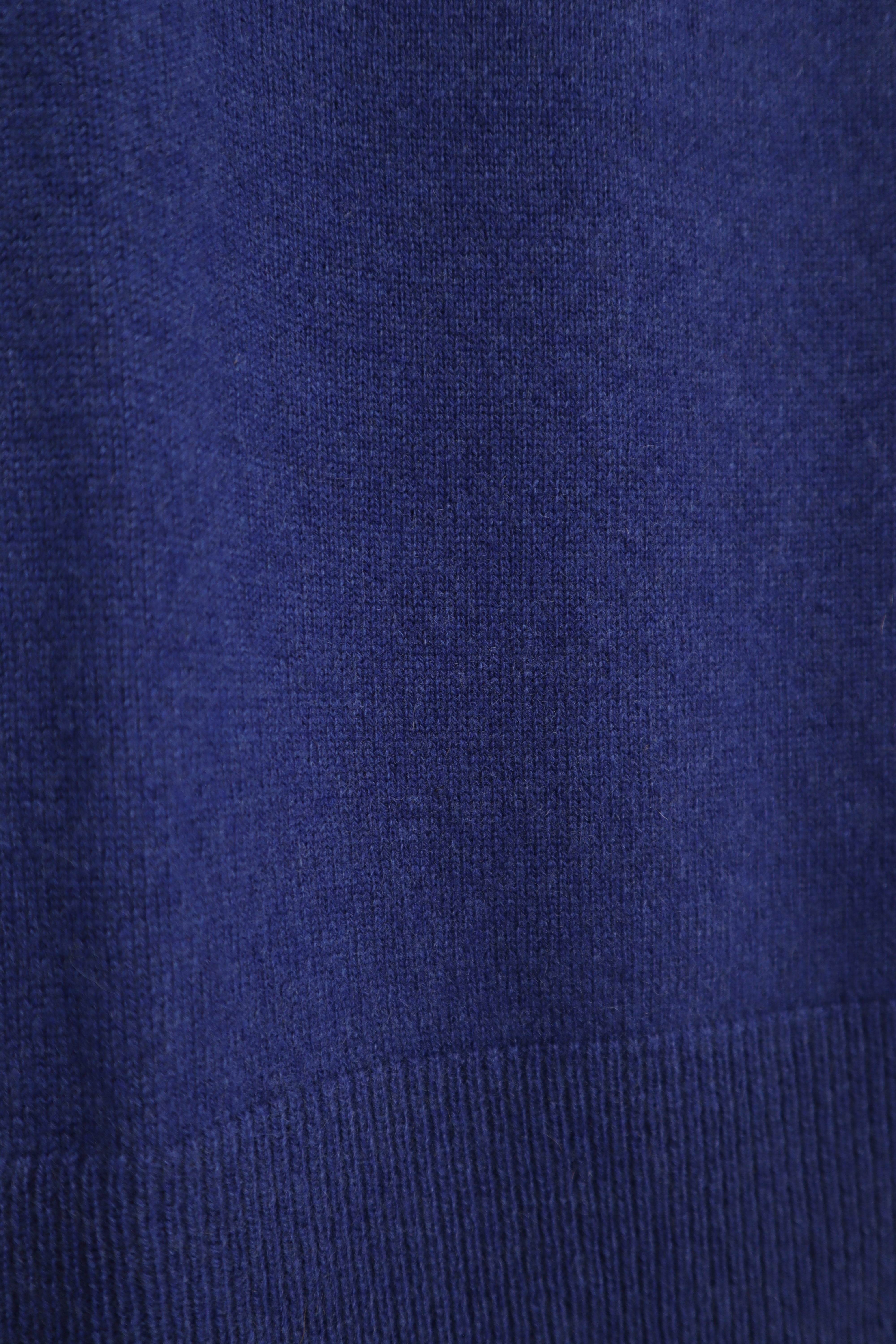 Cashmere Raglan Crew Neck Jumper in Smalt Blue