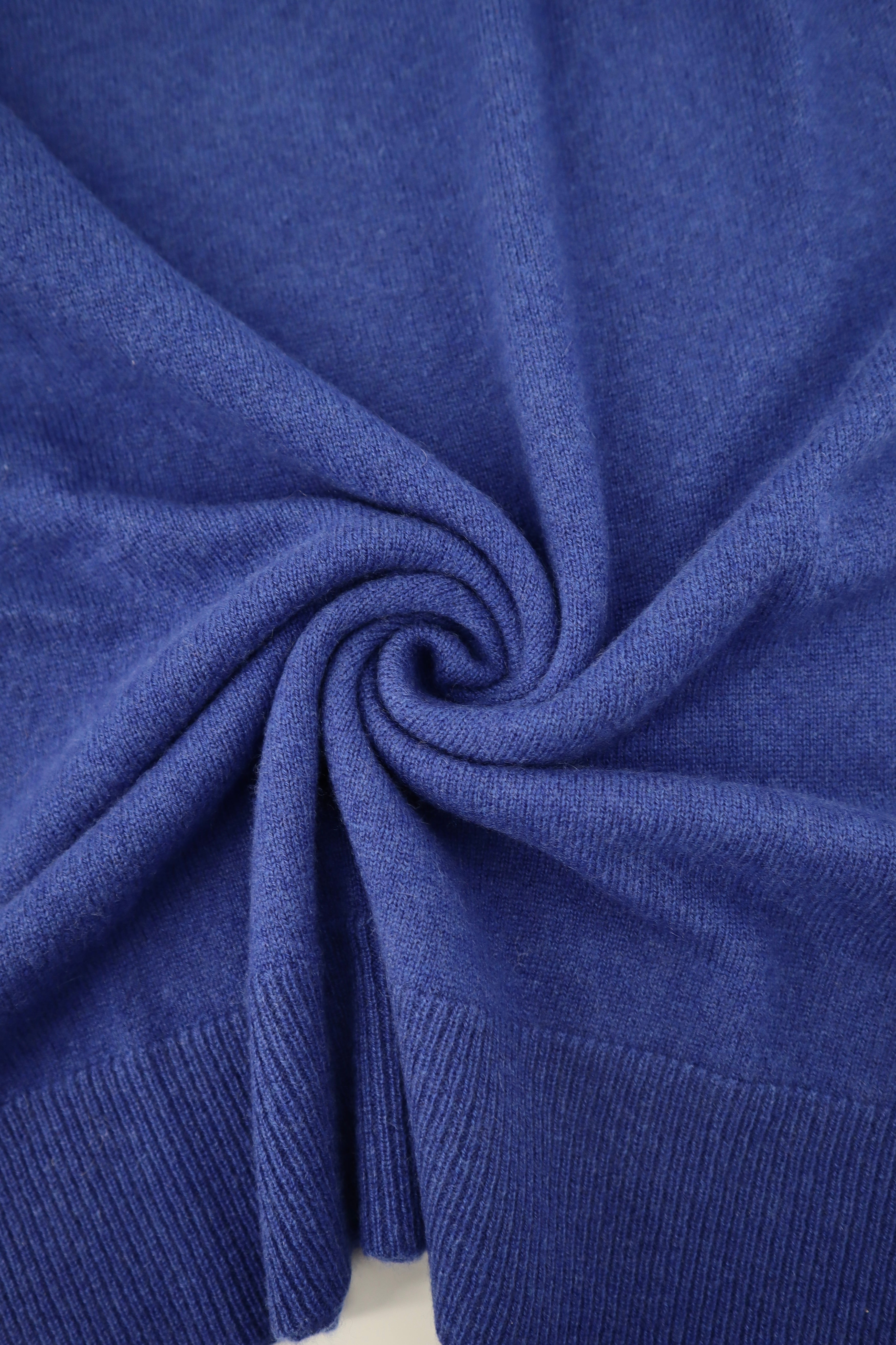 Cashmere Raglan Crew Neck Jumper in Smalt Blue