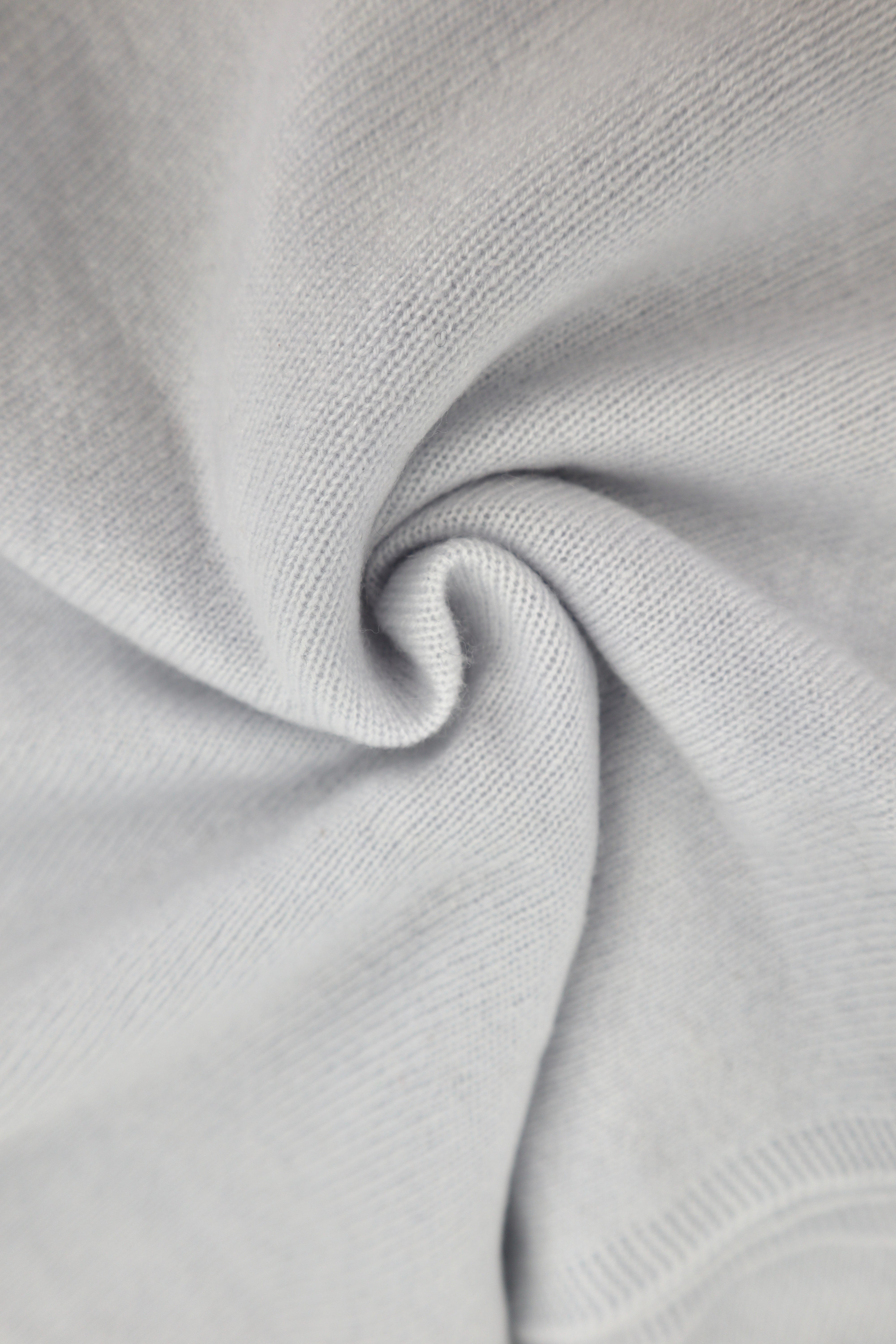 Cashmere Raglan Crew Neck Jumper in Dove Grey