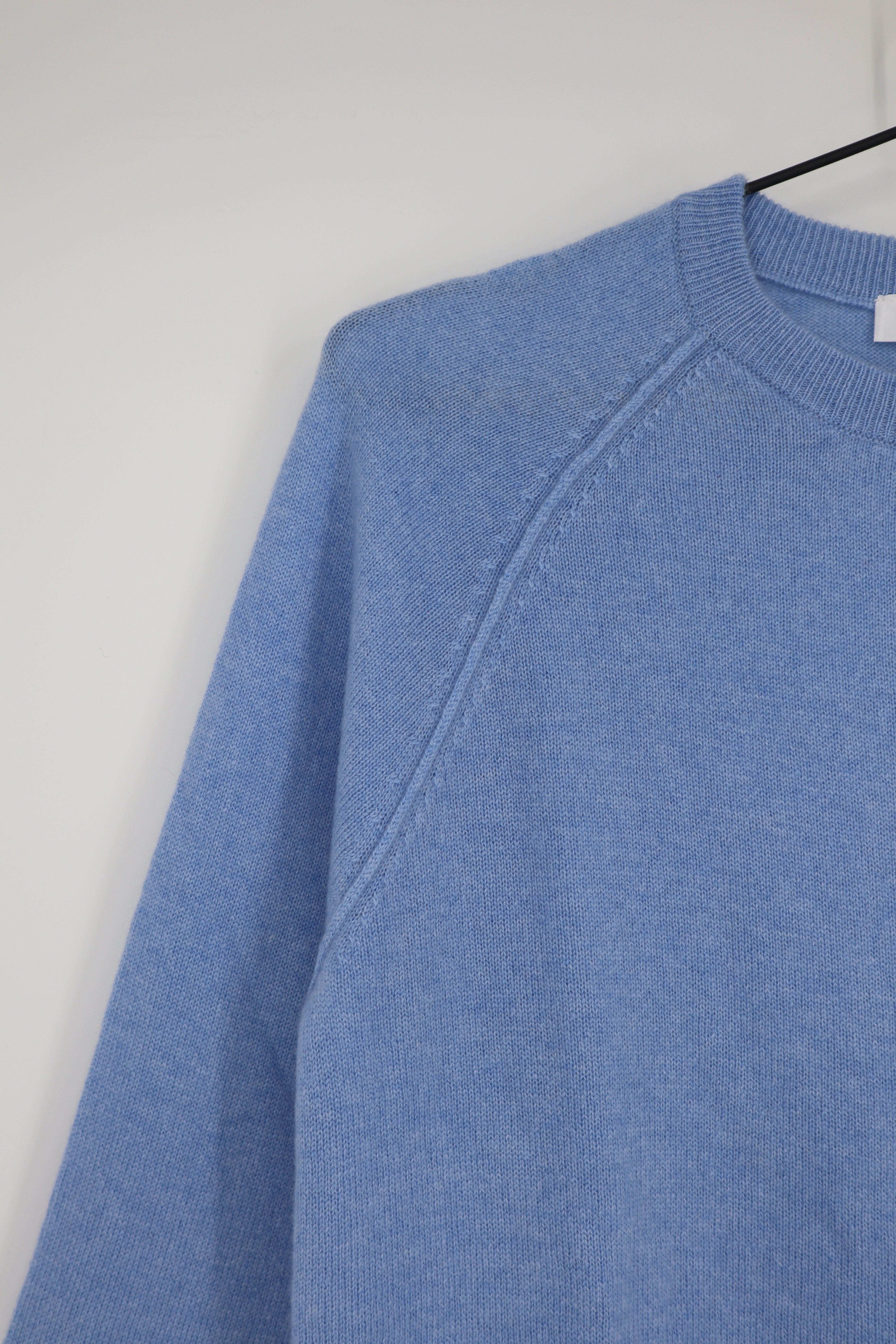 Cashmere Raglan Crew Neck Jumper in Cerulean Blue