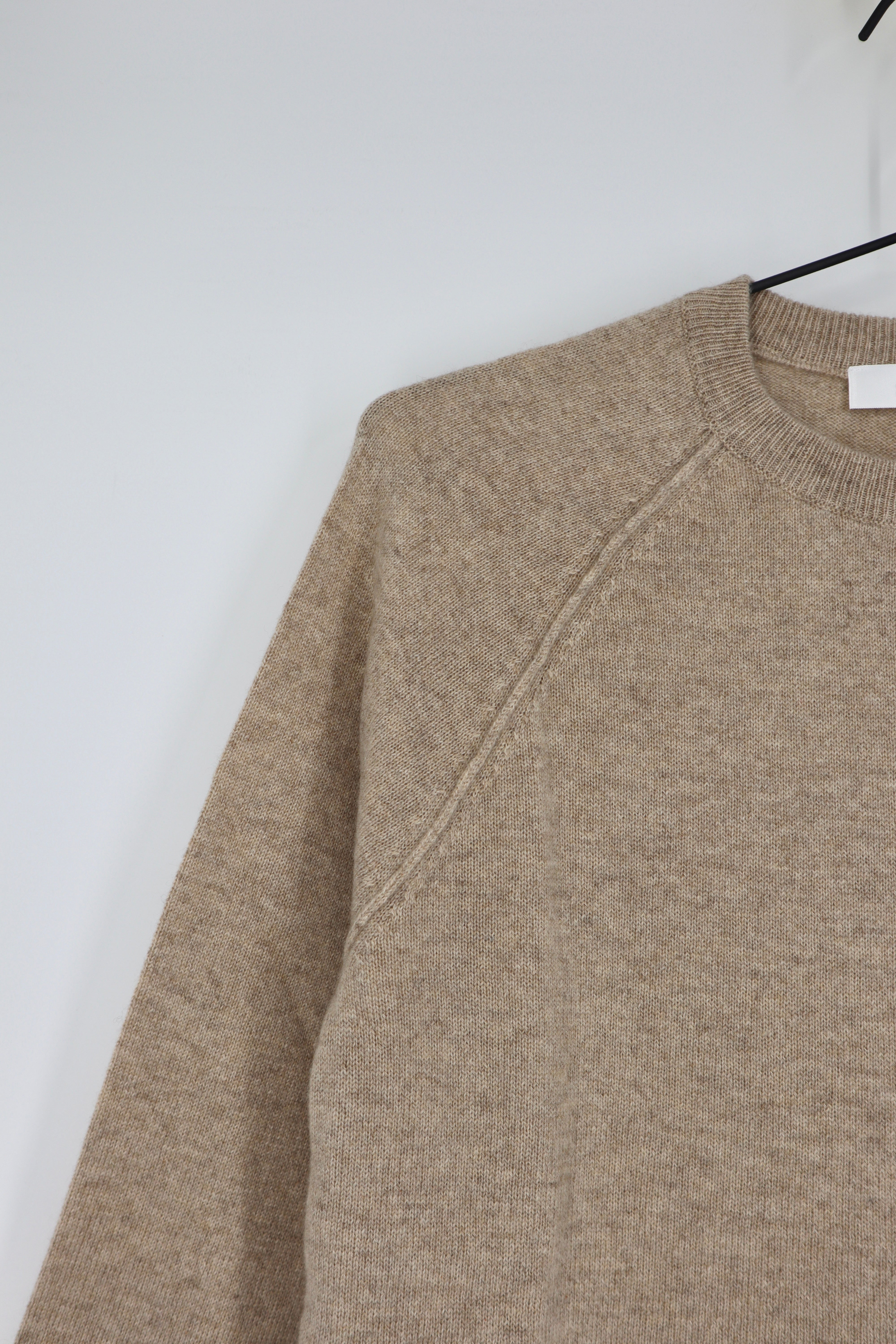 Cashmere Raglan Crew Neck Jumper in Eco Stone