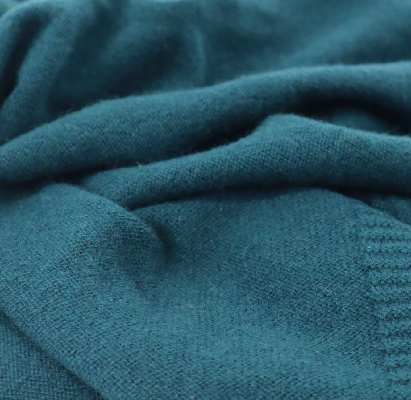 Pure Cashmere Oversized Wrap in Emerald