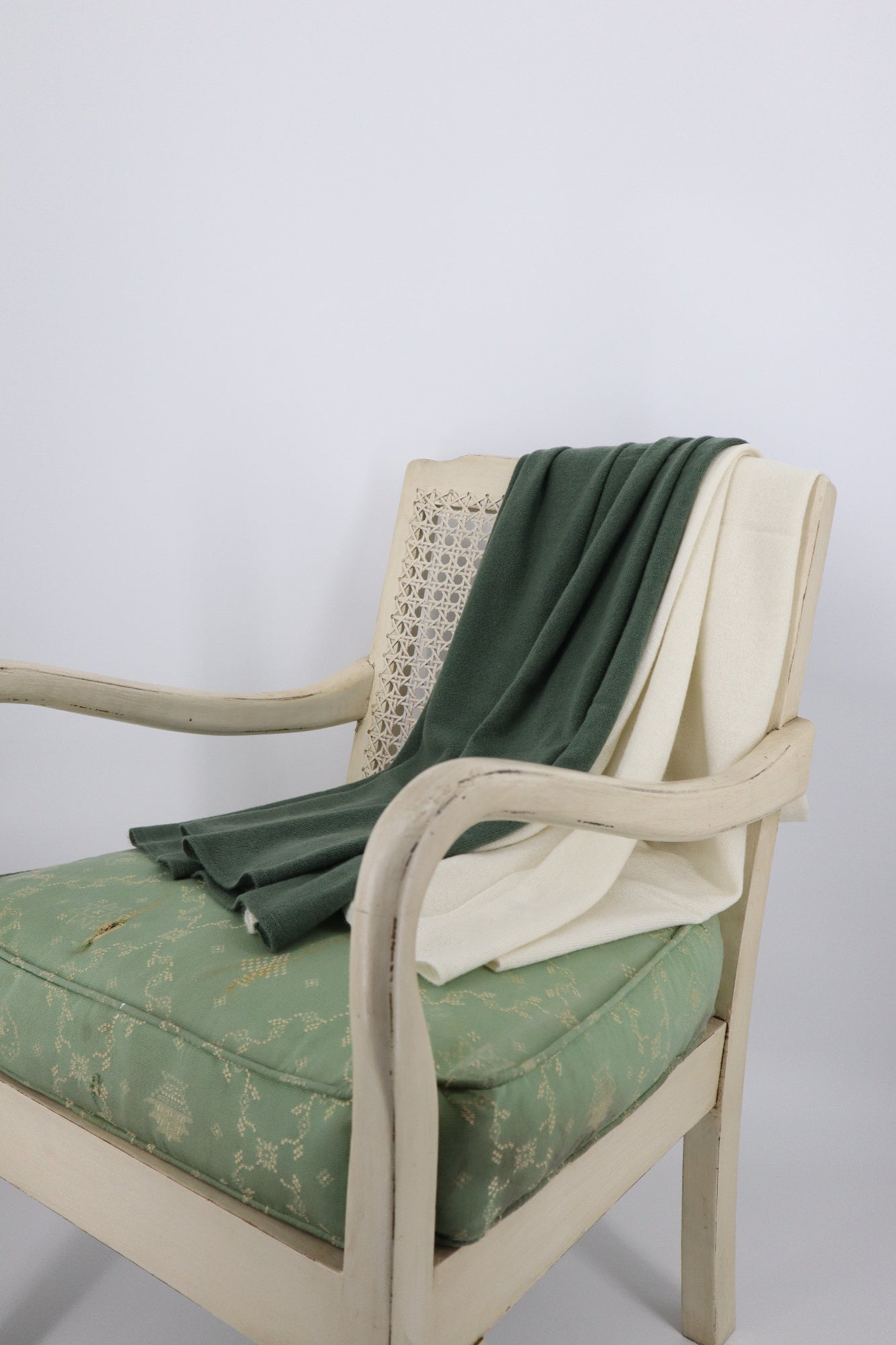 Pure Cashmere Oversized Wrap in Eco White