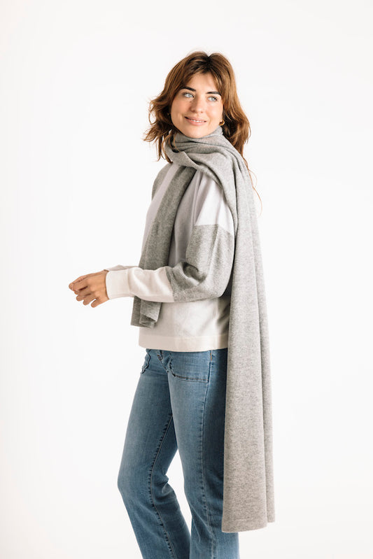 Pure Cashmere Oversized Scarf in Light Grey